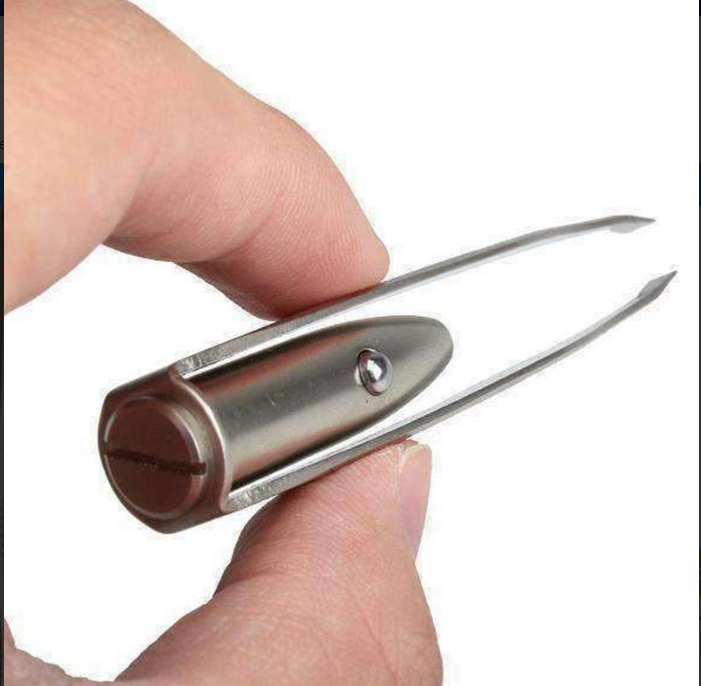 Precision Illumination Tweezers: LED-enhanced for First Aid & Grooming