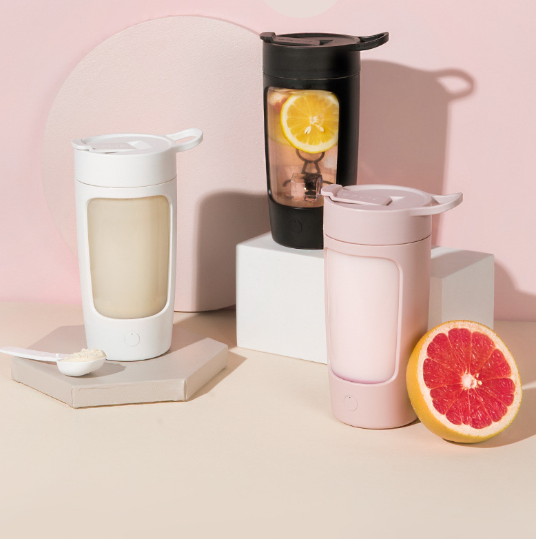 Blend on the Go: Automatic Mixing Cup